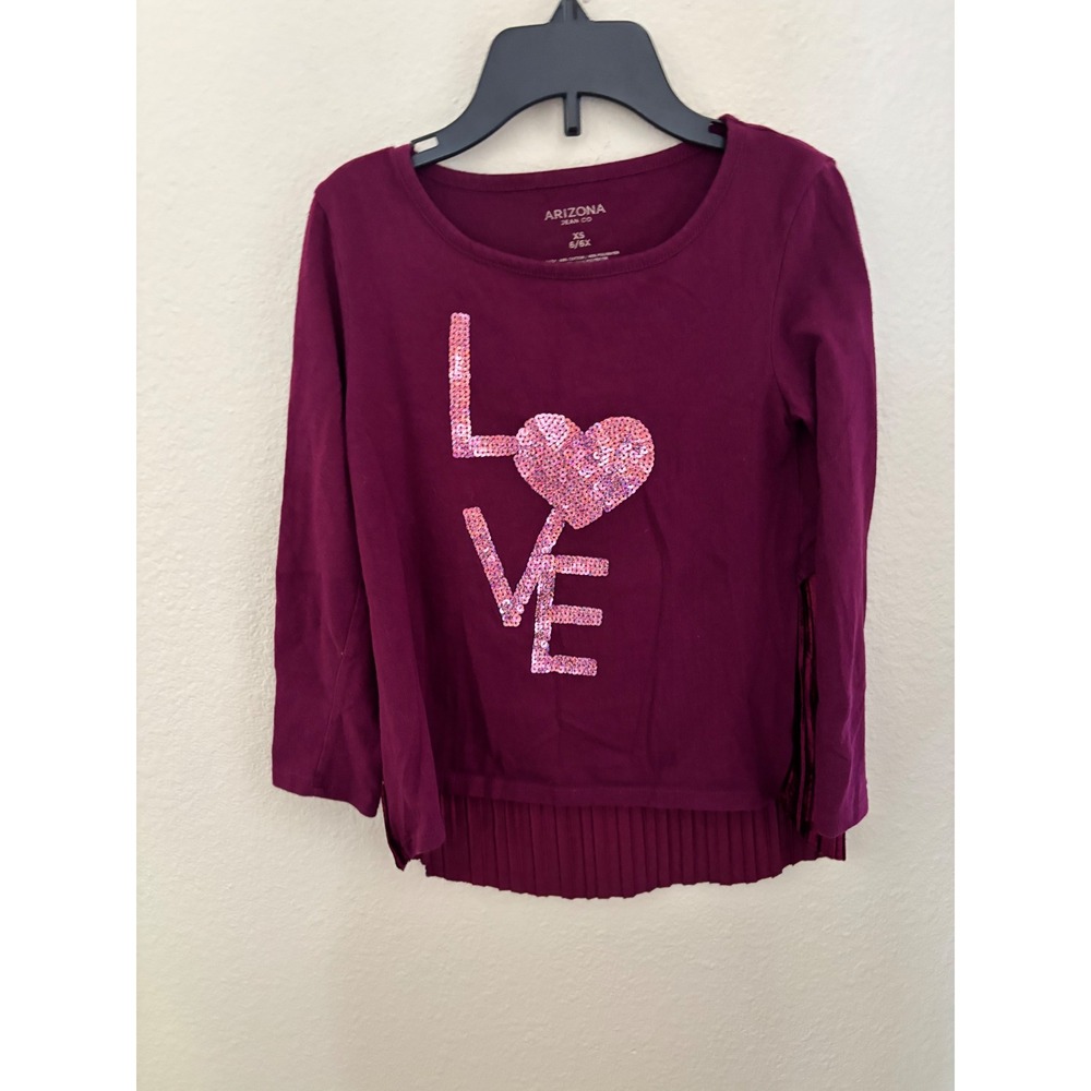 Arizona Jean Co Girls XS 6/6X Burgundy Sequin LOVE Top Pleated  Back Hem A1183